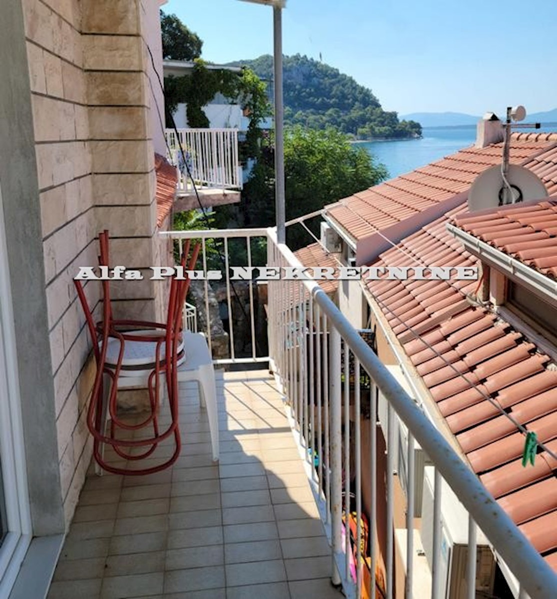 Vrstna hiša 20 metrov od plaže