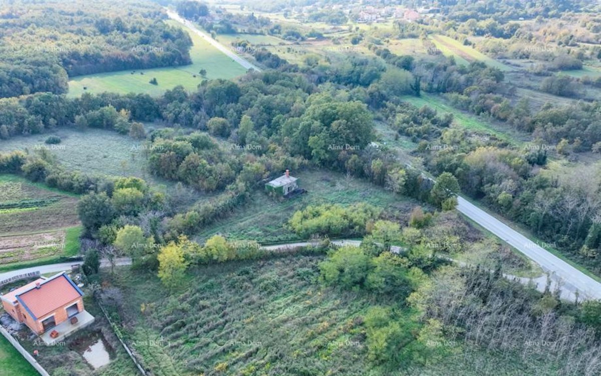 Zazidljivo zemljišče s projektom, v bližini Marčane