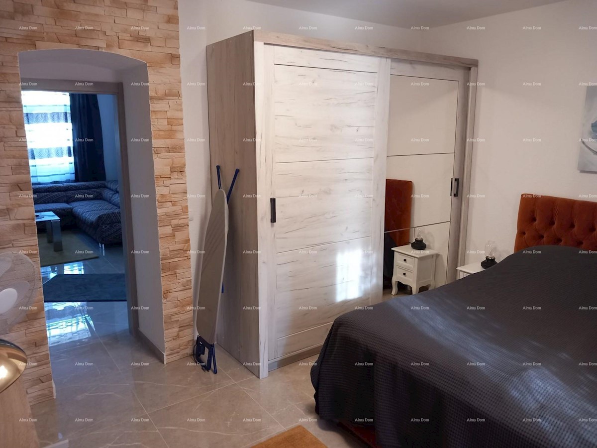 Hiša s tremi ločenimi apartmaji v bližini Poreča