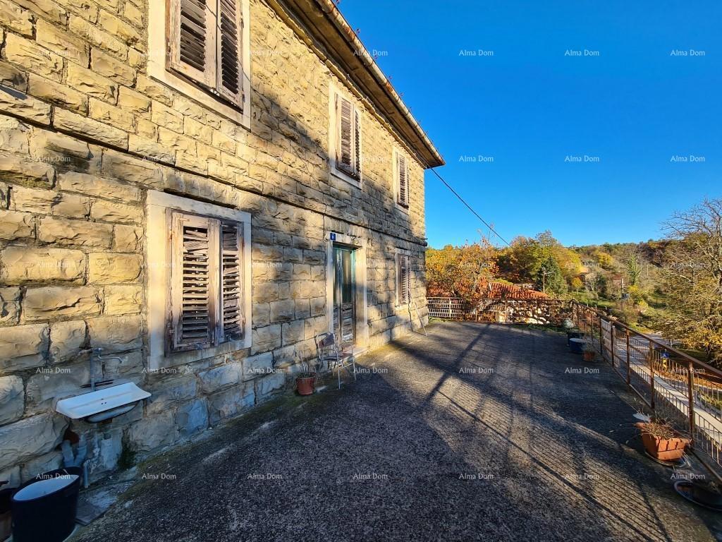 Prodajamo staro istrsko kamnito hišo s pogledom na Grožnjan.