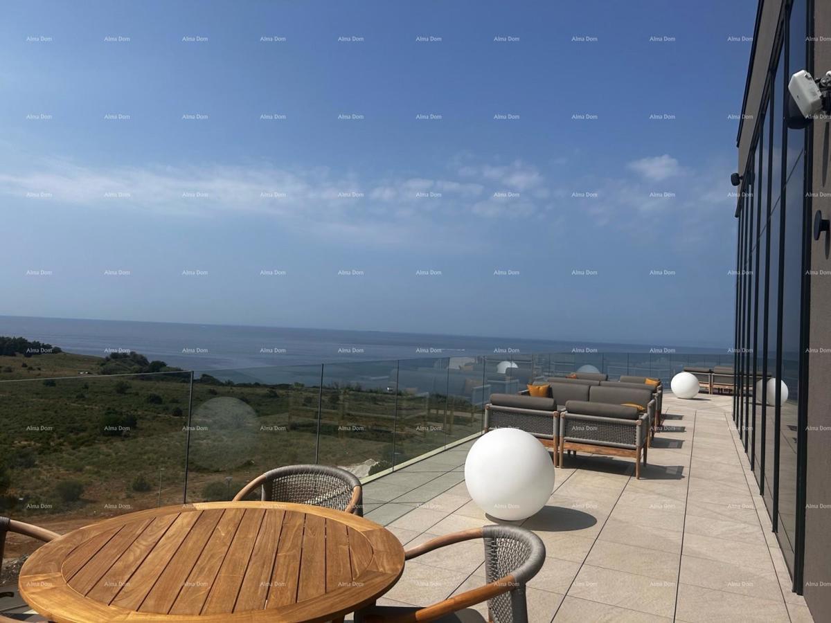 Umag, letovišče razkošja in lepote! Naprodaj stanovanja v letovišču s 105 m velikim neskončnim bazenom na strehi