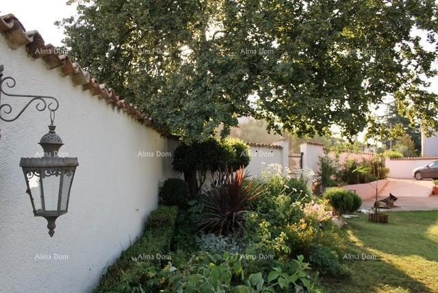 Prodaja lepe družinske duplex hiše z garažo, okolica Poreča!
