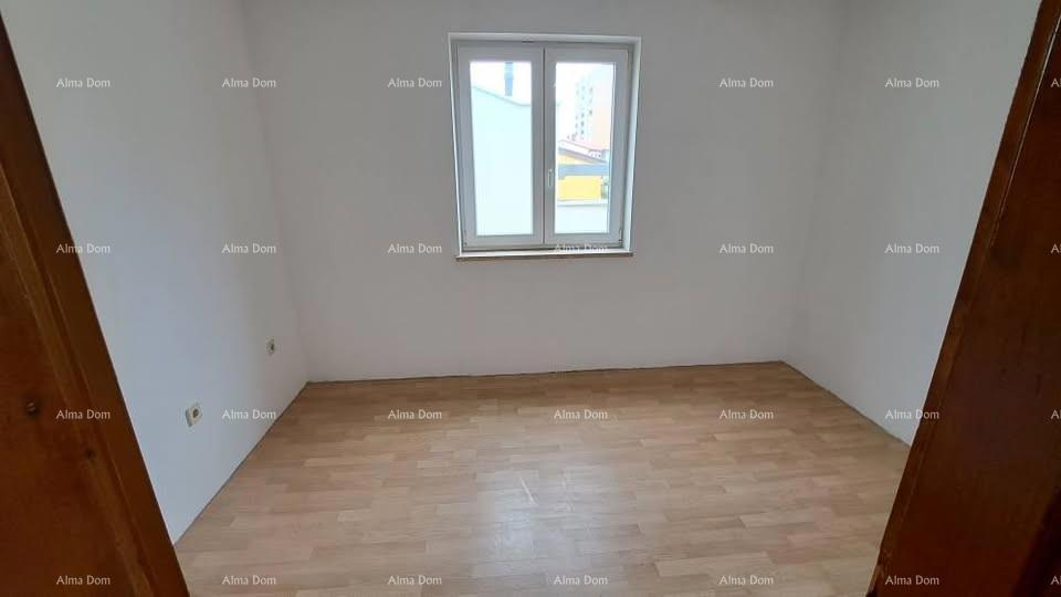 Prodaja velike stanovanje in dodatnega prostora v mansardi, Pula!