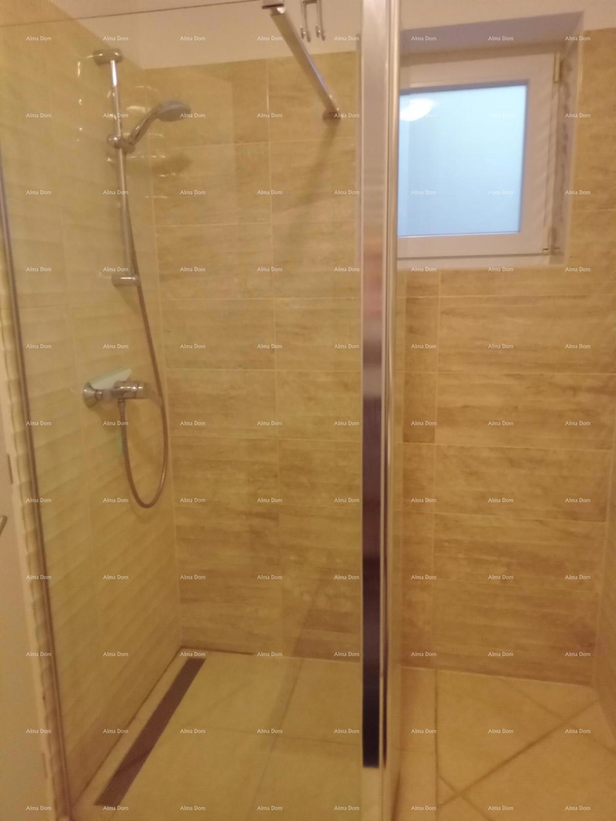 Prodaja stanovanja na dveh etažah, z vrtom in parkirnim mestom, Ližnjan!