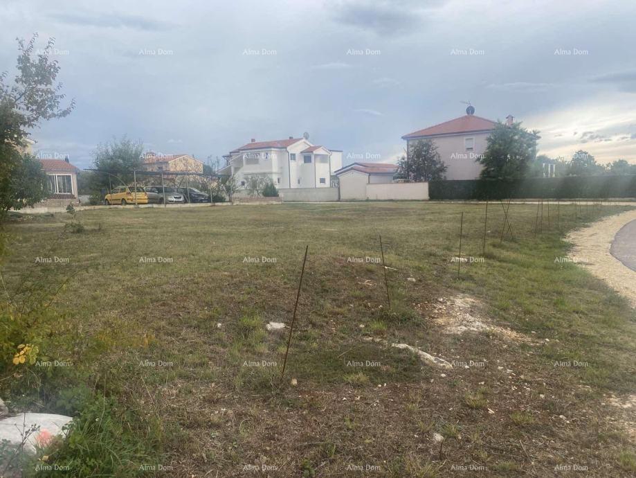 Na prodaj je gradbeno zemljišče 849 m² – Nova Vas, Poreč