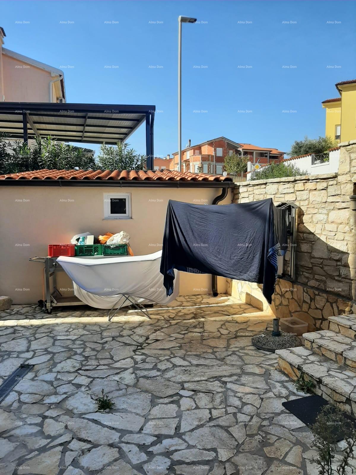 Ližnjan! Dvosobno stanovanje z vrtom!