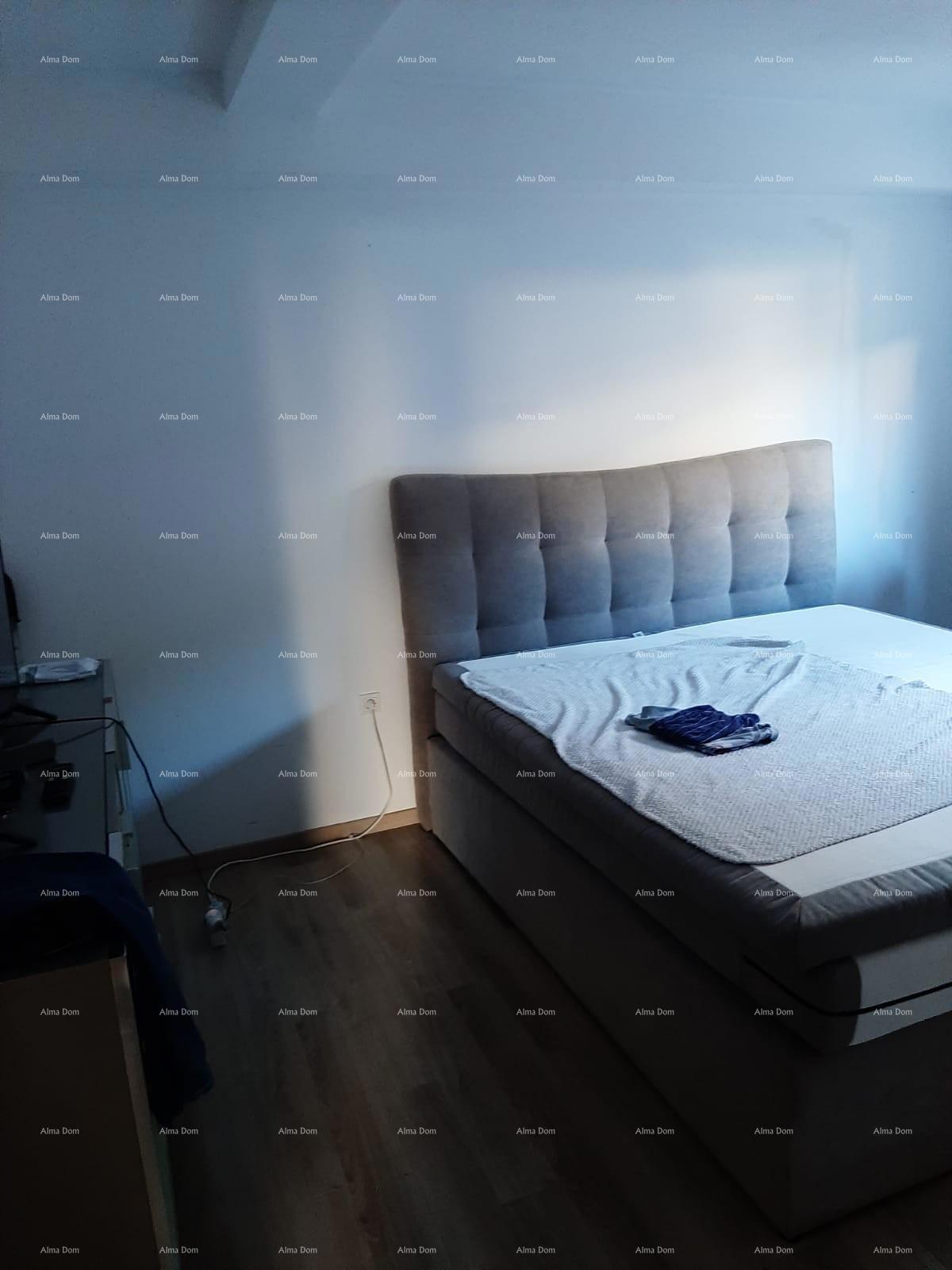 Ližnjan! Dvosobno stanovanje z vrtom!