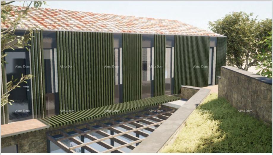 Prodaja se gradbeno zemljišče z ruševno hišico v Labinu, s pogledom na morje in projektom.