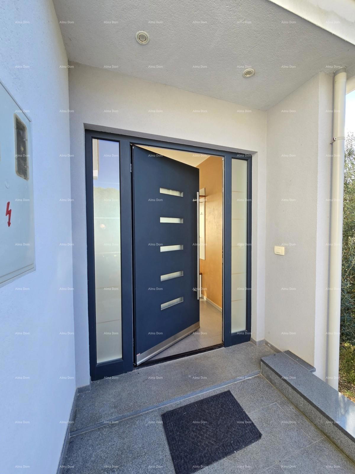 Moderna hiša s bazenom v Puli, blizu centra!