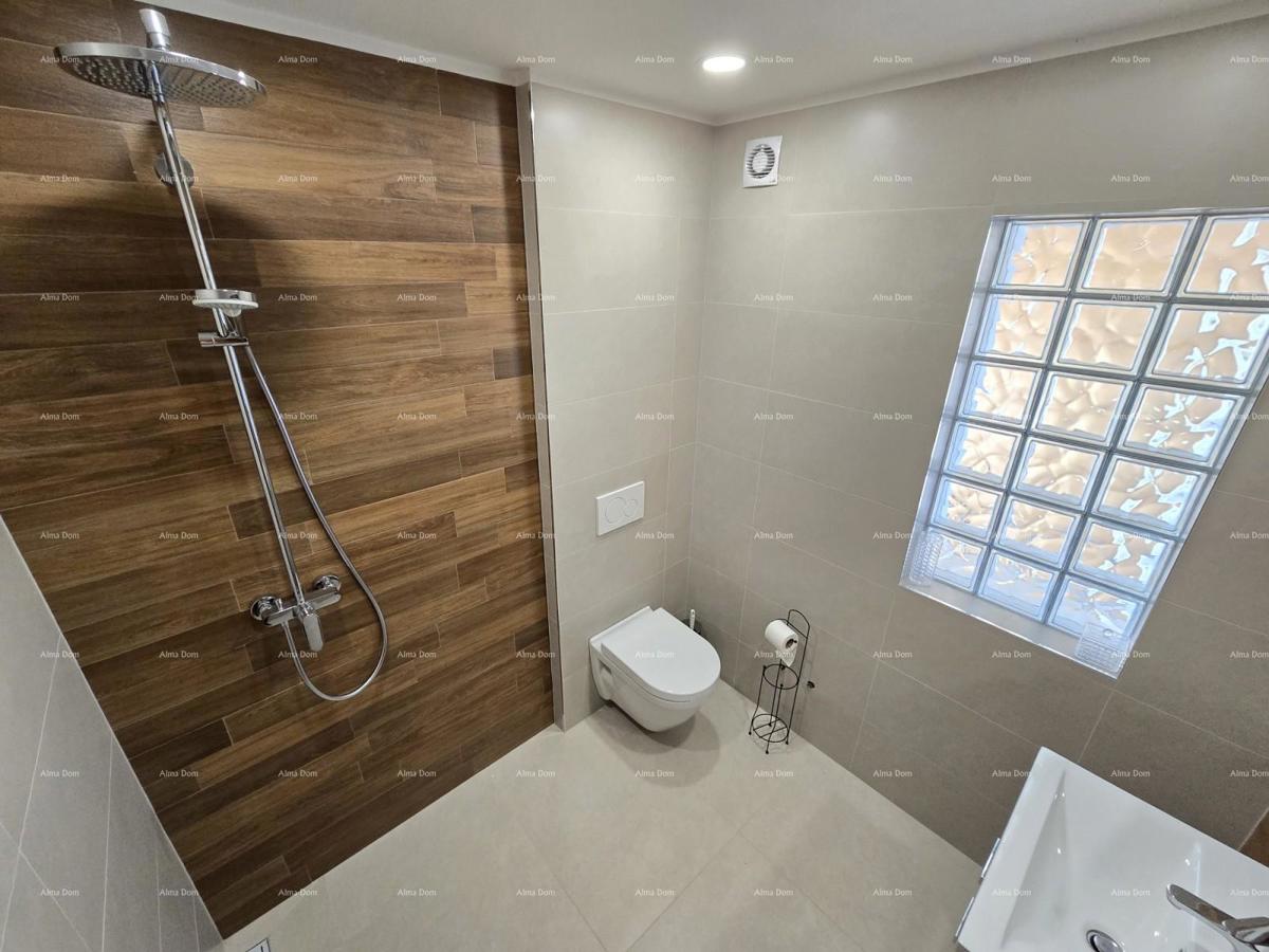 Moderna hiša s bazenom v Puli, blizu centra!