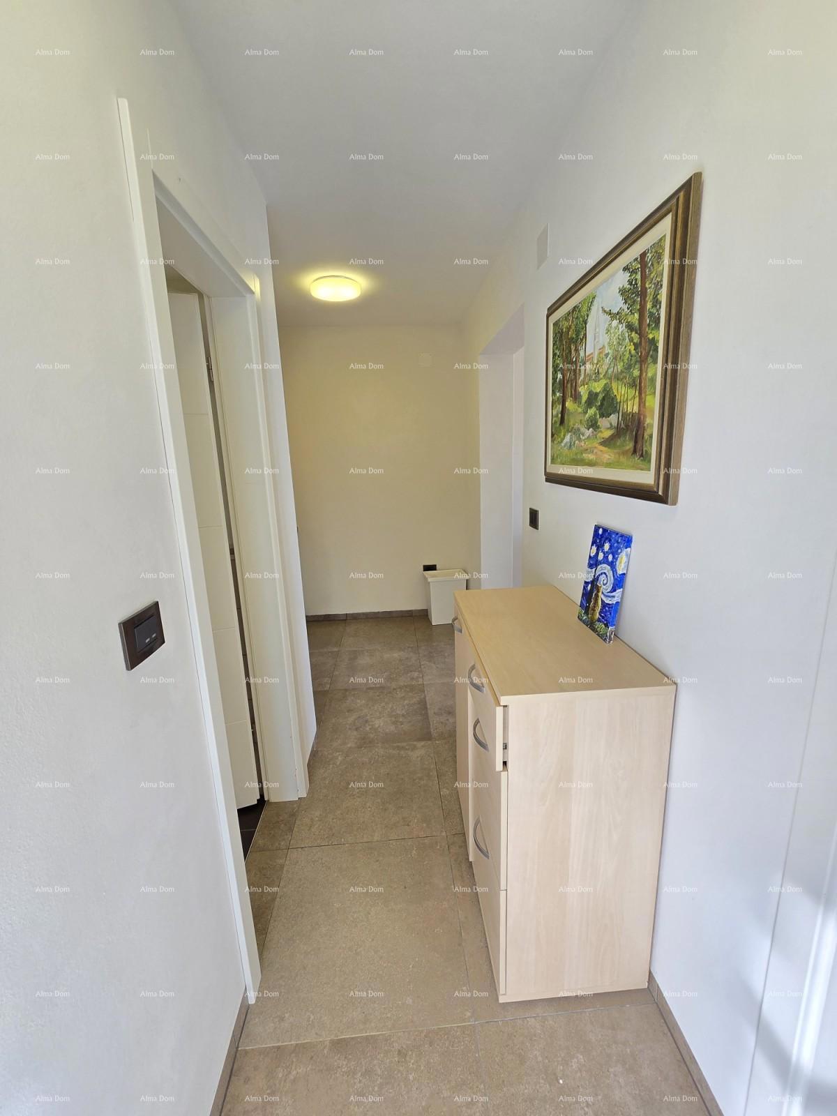 Moderna hiša s bazenom v Puli, blizu centra!