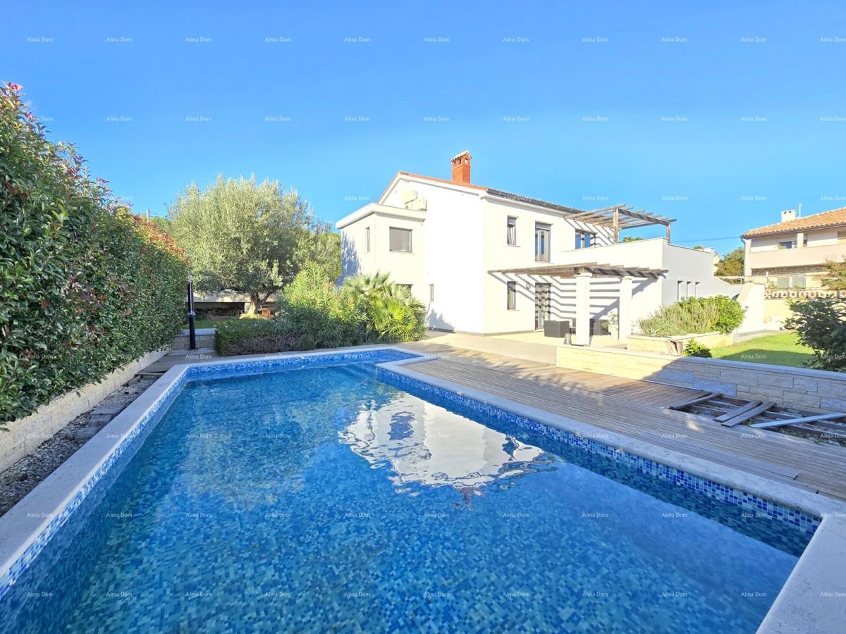 Moderna hiša s bazenom v Puli, blizu centra!