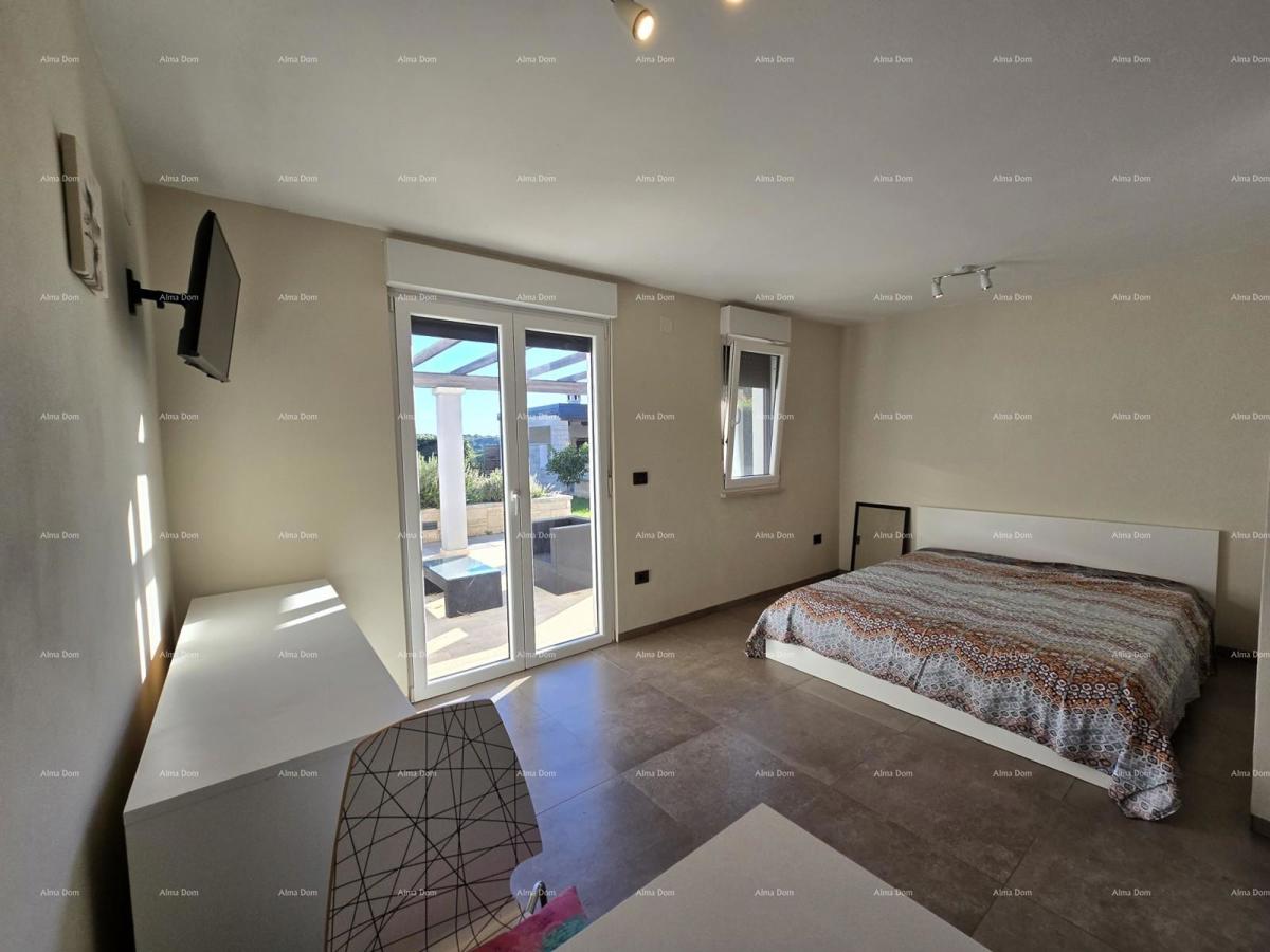 Moderna hiša s bazenom v Puli, blizu centra!