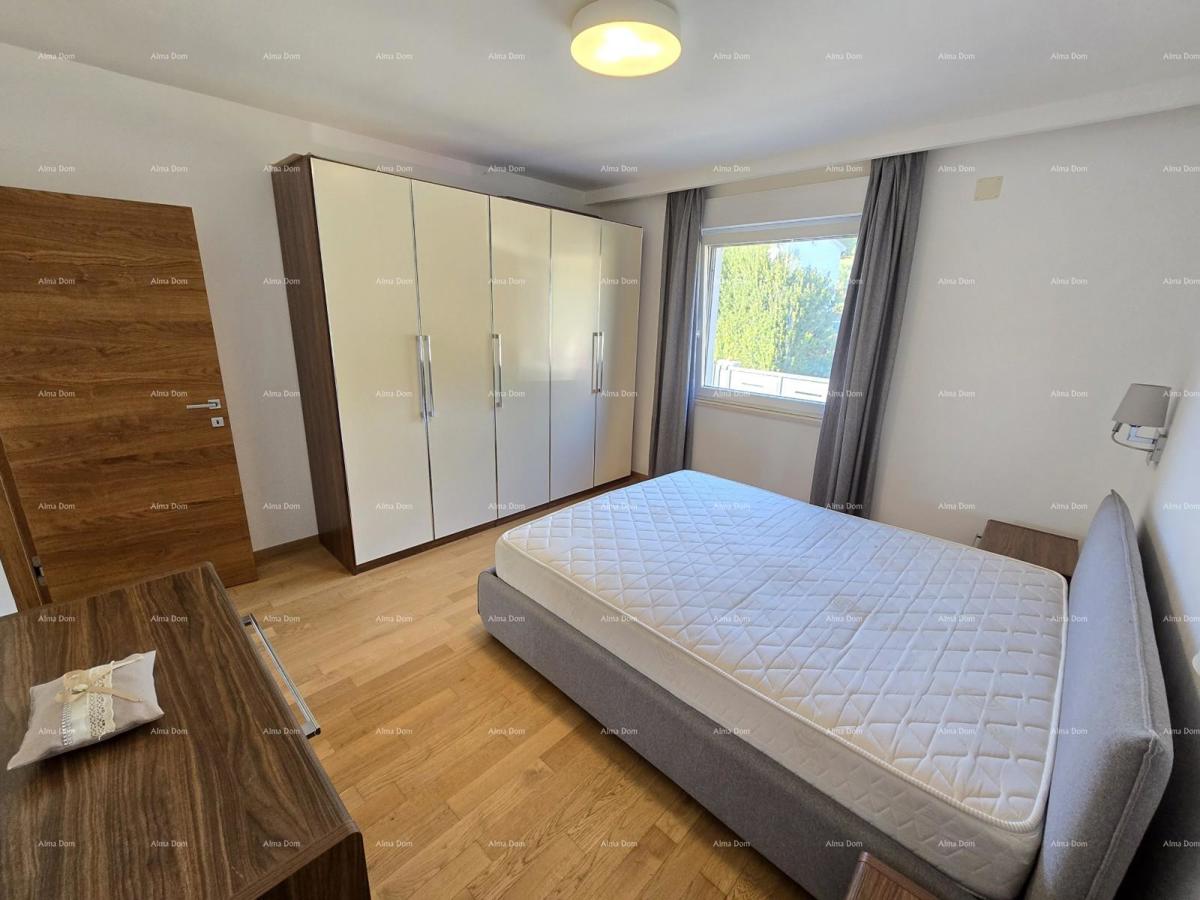 Moderna hiša s bazenom v Puli, blizu centra!