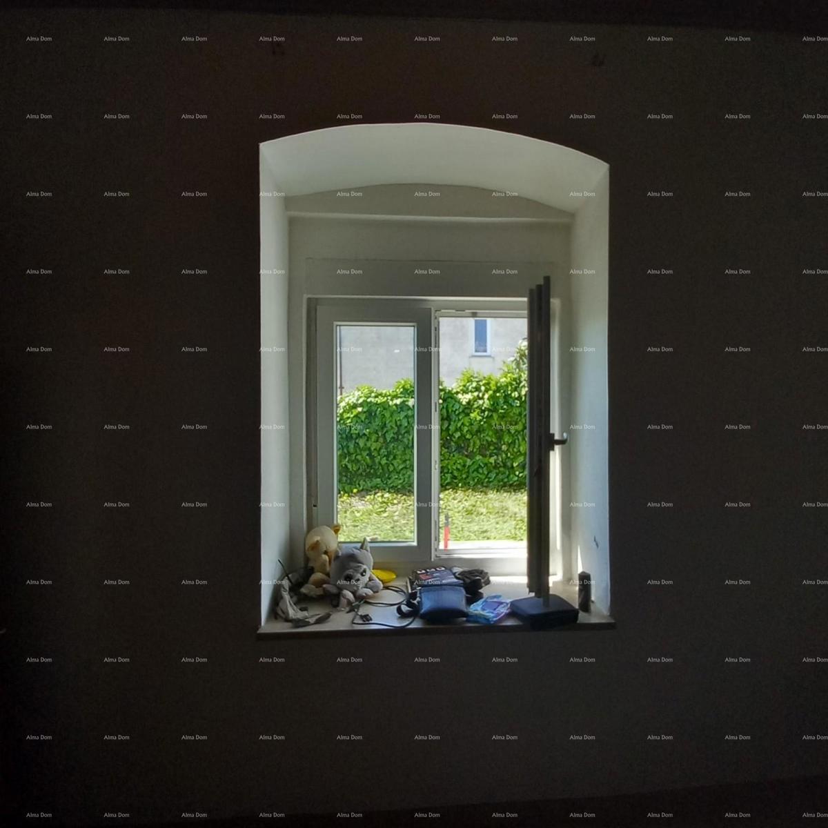 Pula! Prizemnica z velikim vrtom in teraso.