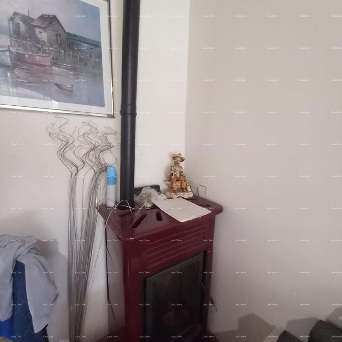 Pula! Prizemnica z velikim vrtom in teraso.