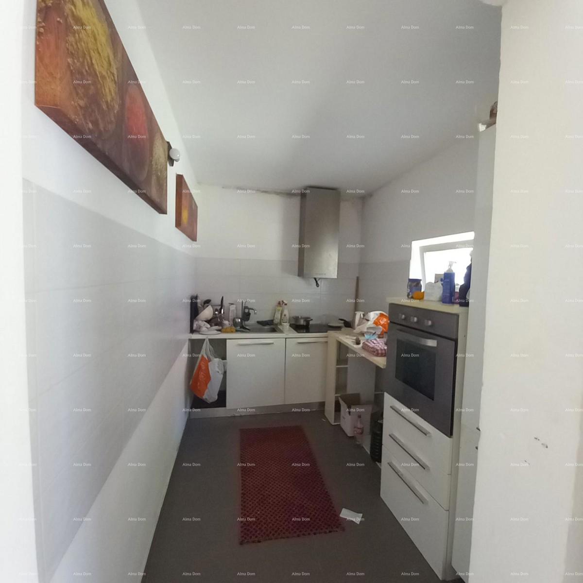 Pula! Prizemnica z velikim vrtom in teraso.