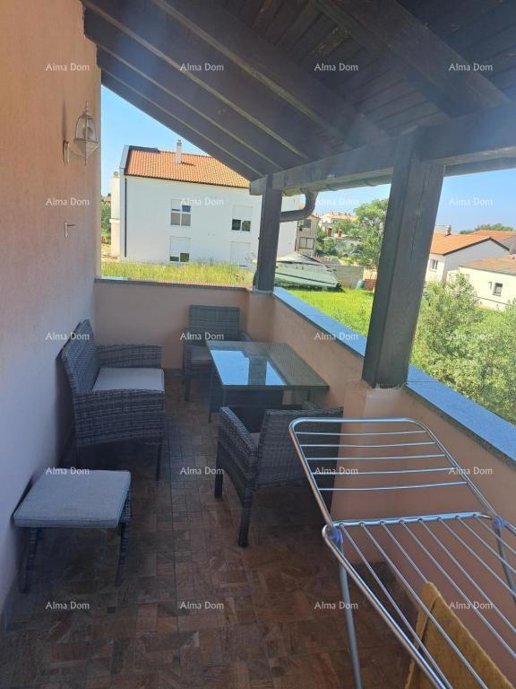 Hiša z bazenom za prodajo, Peroj