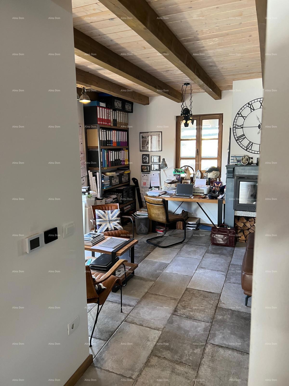 Prekrasna rustikalna hiša s bazenom in manjšim objektom