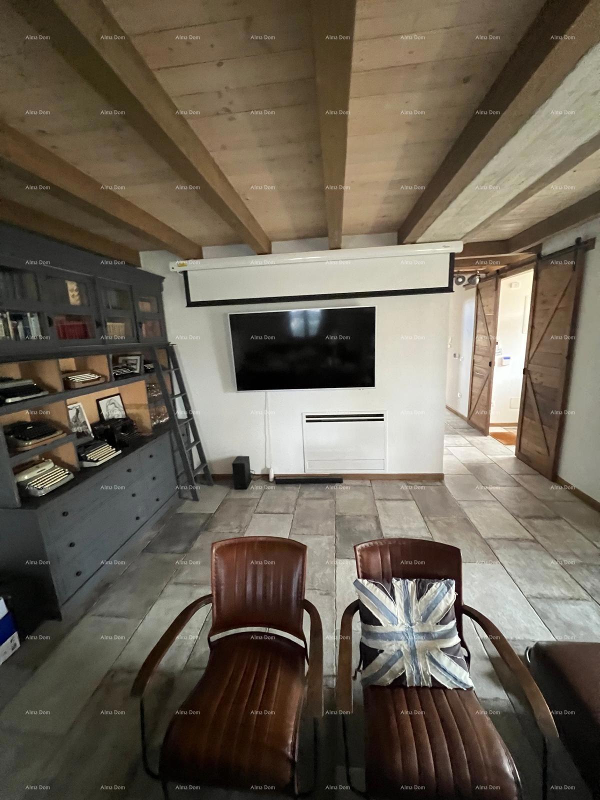 Prekrasna rustikalna hiša s bazenom in manjšim objektom