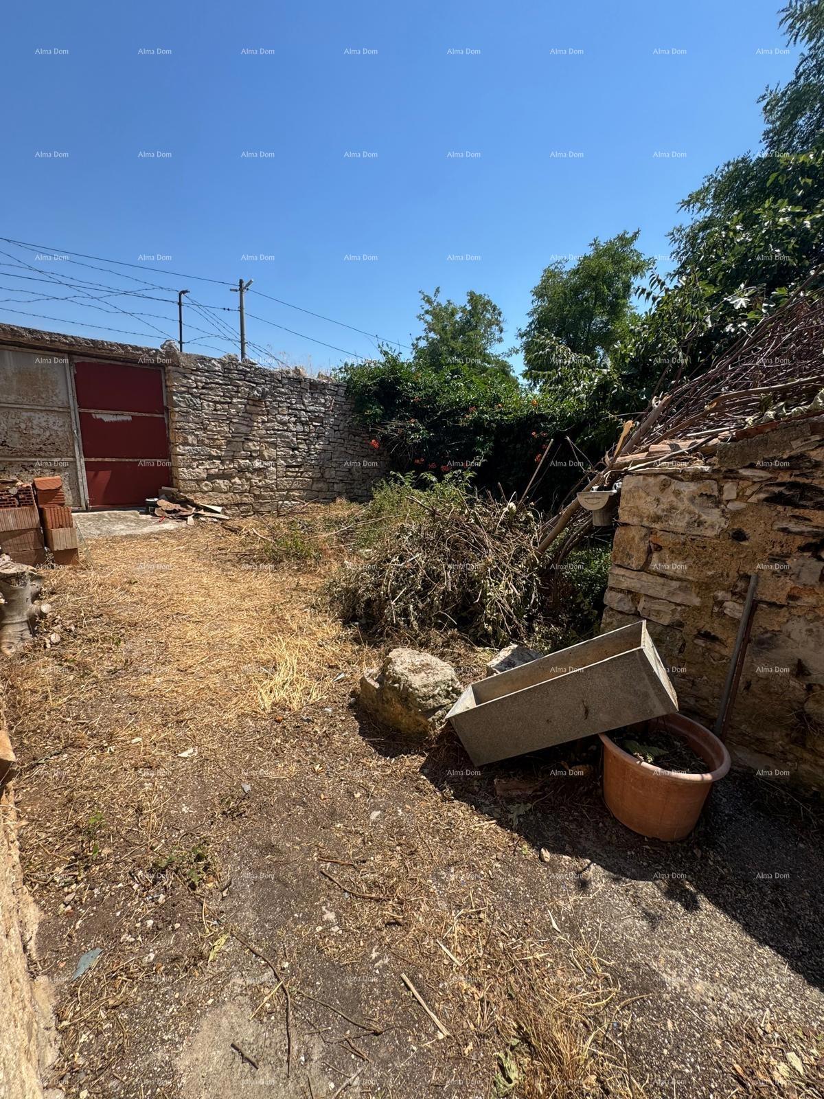 Na prodaju: Avtentična kamnita hiša s dvoriščem – Vodnjan.