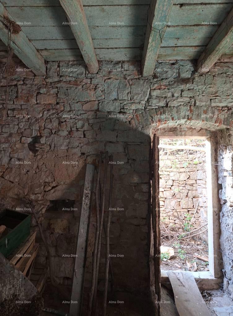 Na prodaju: Avtentična kamnita hiša s dvoriščem – Vodnjan.