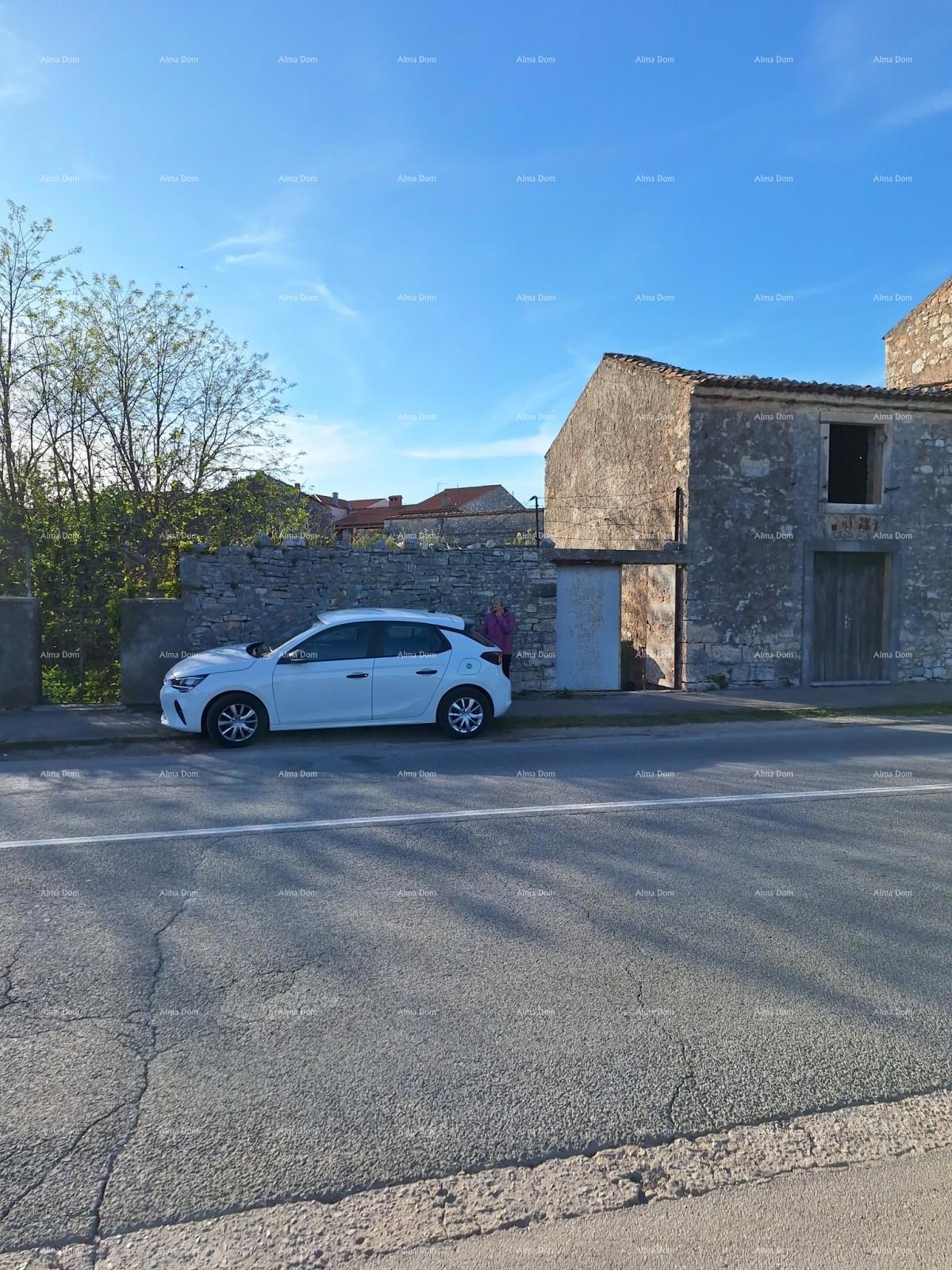 Na prodaju: Avtentična kamnita hiša s dvoriščem – Vodnjan.