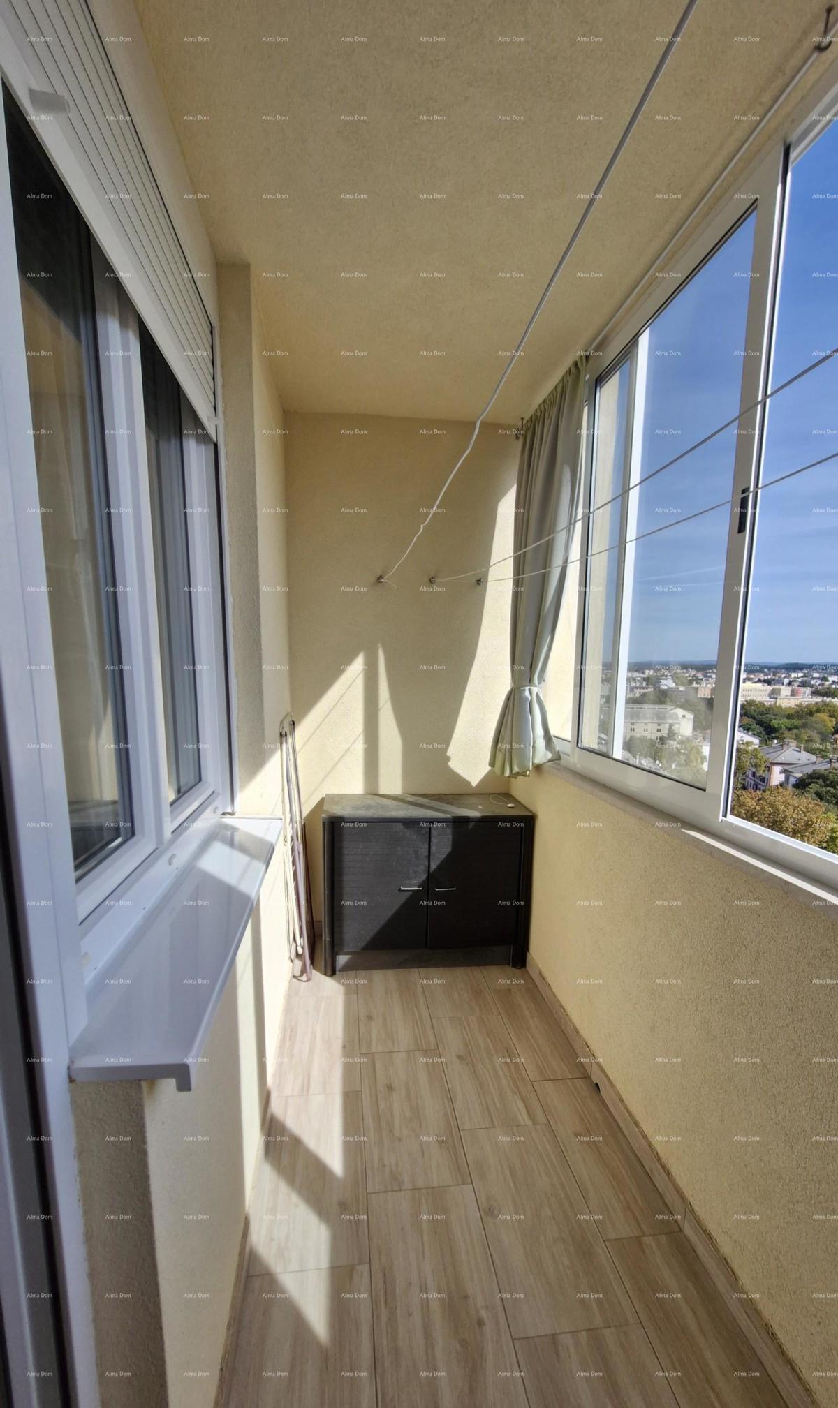 Prodaja stanovanja s pogledom na morje in mesto, Pula, Veruda!