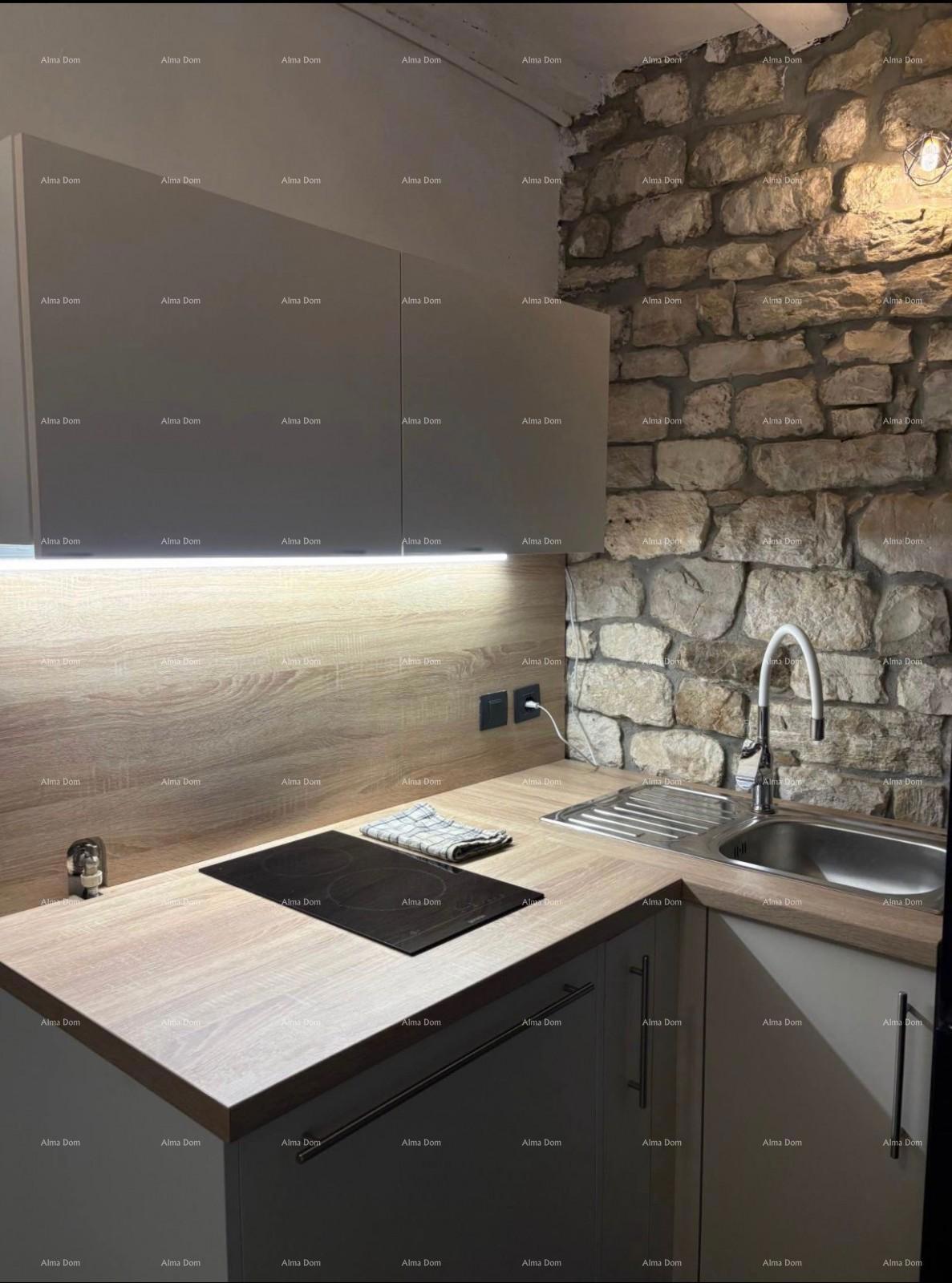 Prodaja - renoviran stan v stari jedri mesta, Rovinj!