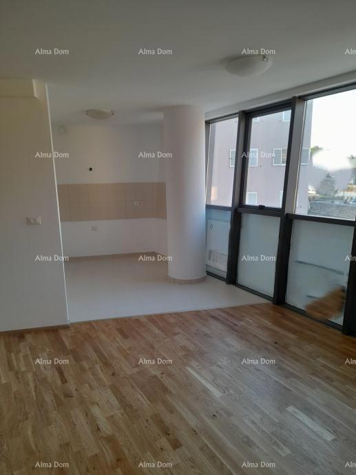 Prodaja - stan s garažnim mestom na odlični lokaciji, Pula!