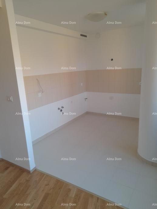 Prodaja - stan s garažnim mestom na odlični lokaciji, Pula!