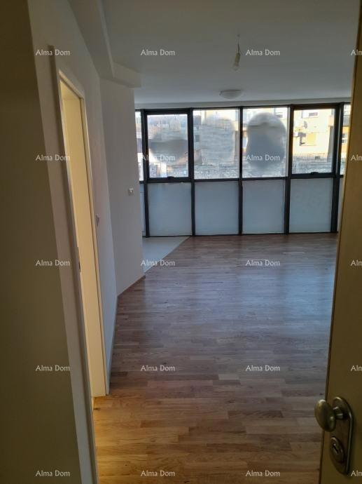 Prodaja - stan s garažnim mestom na odlični lokaciji, Pula!