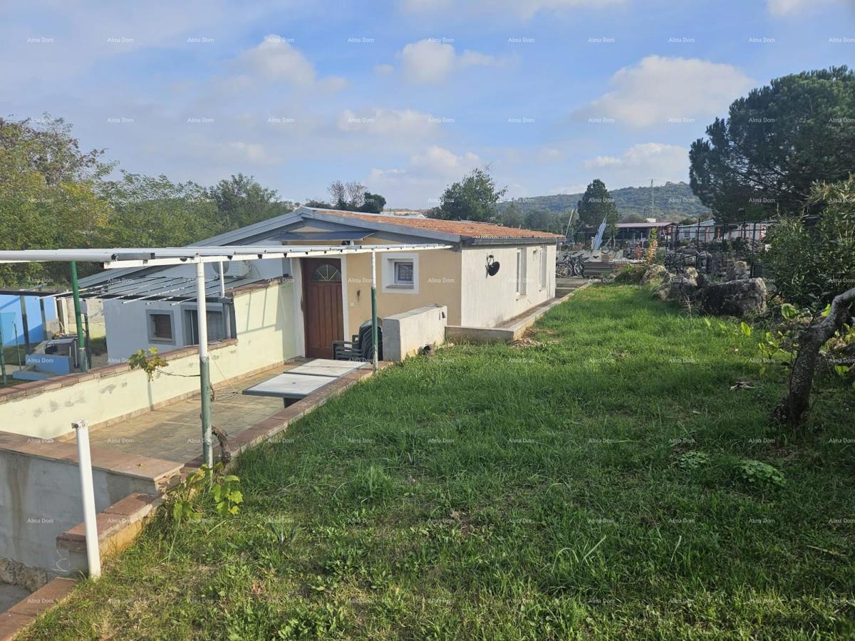 Rovinj – pritličje s bazenom in veliko parcelo (68 m²)