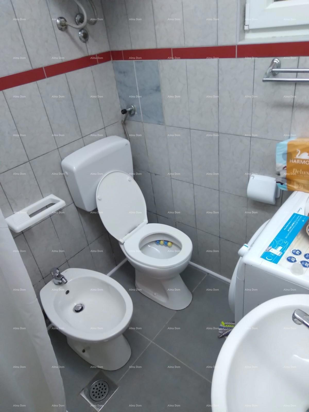 Rovinj – pritličje s bazenom in veliko parcelo (68 m²)