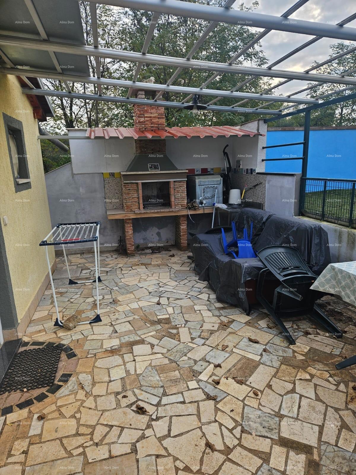 Rovinj – pritličje s bazenom in veliko parcelo (68 m²)