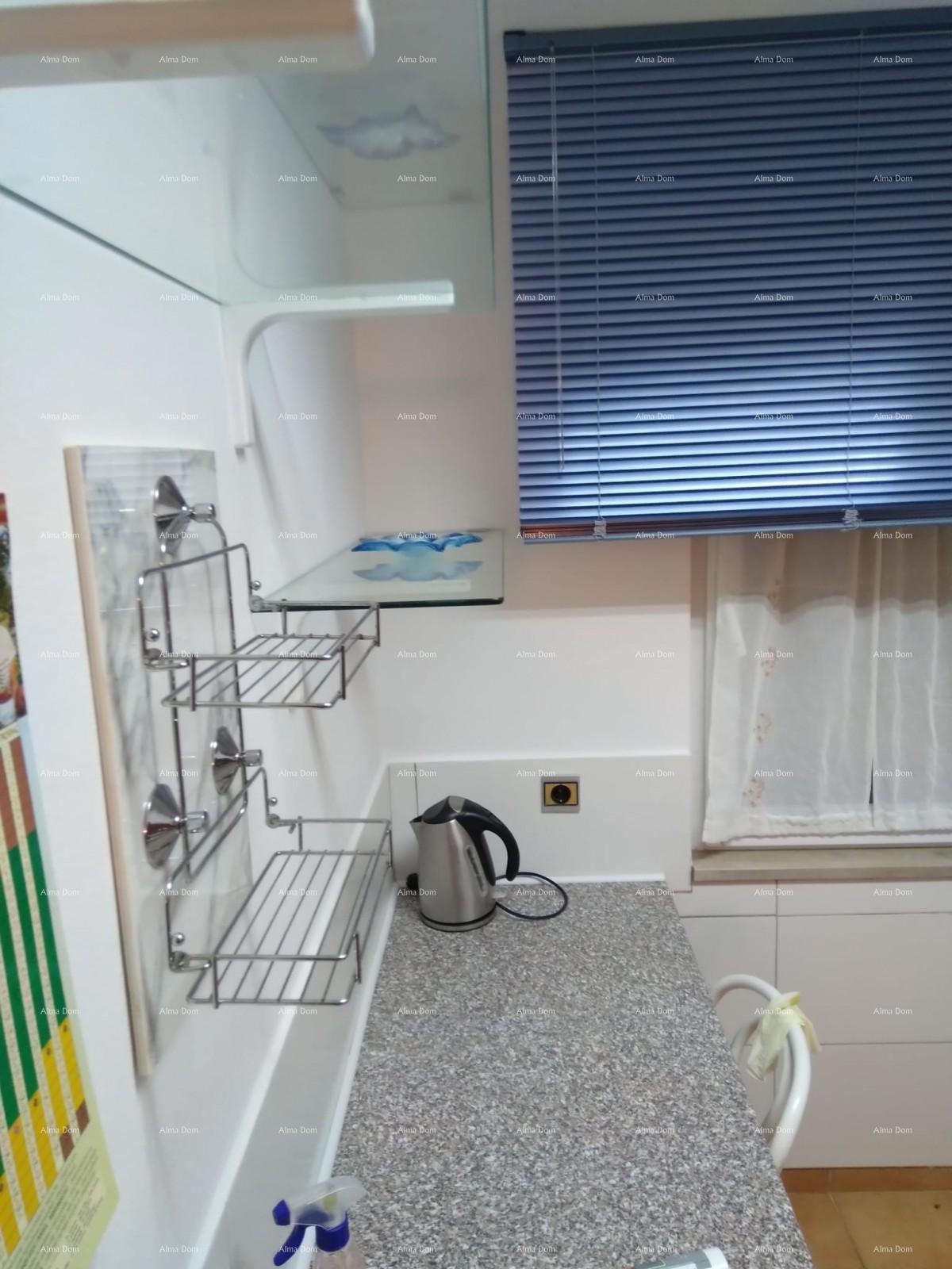 Rovinj – pritličje s bazenom in veliko parcelo (68 m²)