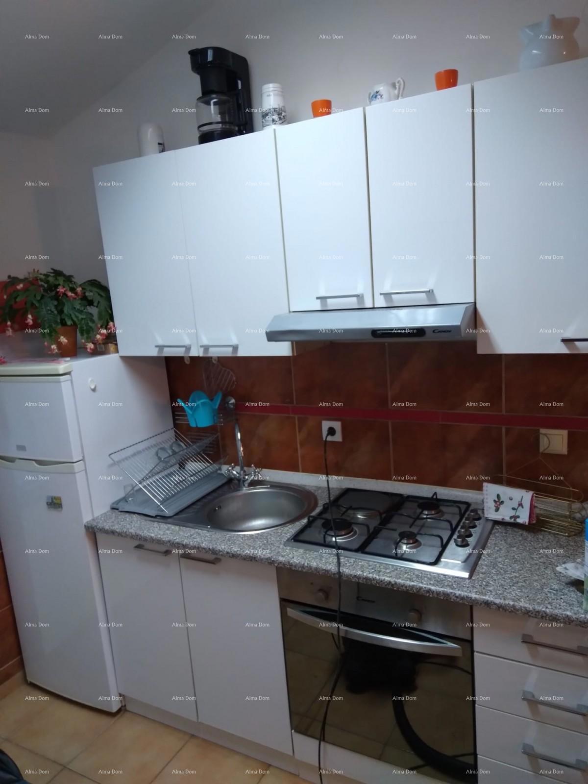 Rovinj – pritličje s bazenom in veliko parcelo (68 m²)