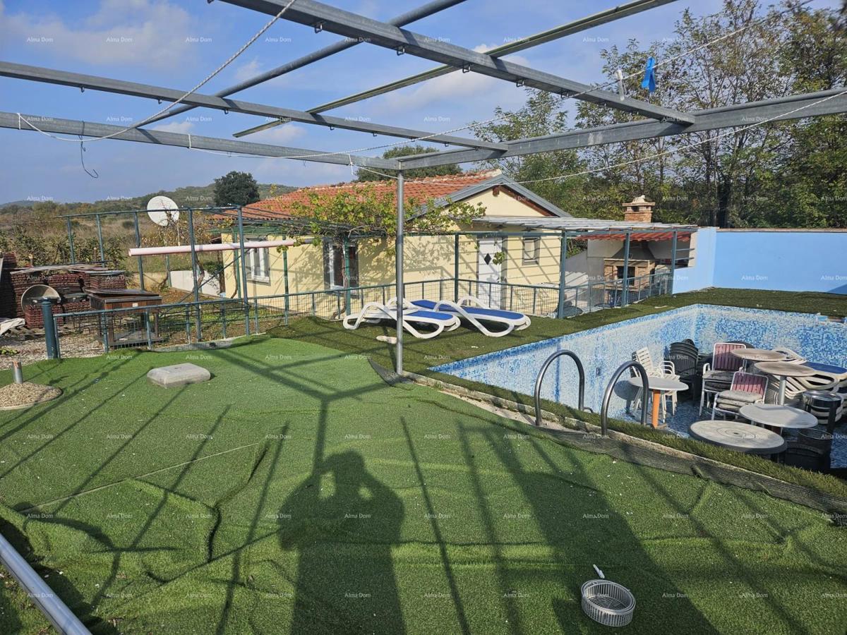 Rovinj – pritličje s bazenom in veliko parcelo (68 m²)