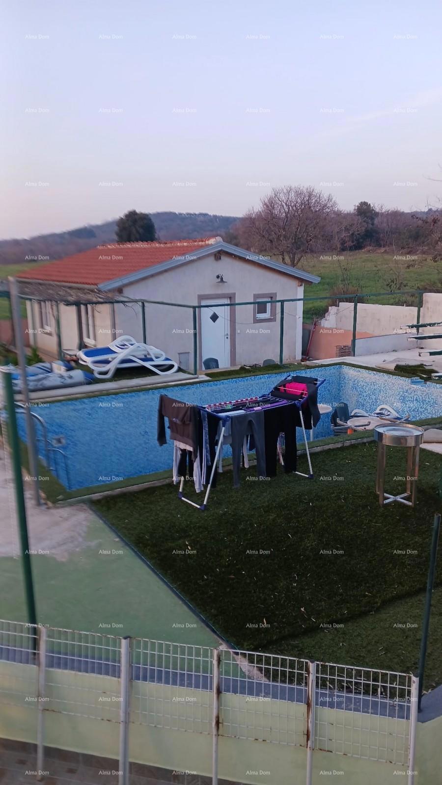 Rovinj – pritličje s bazenom in veliko parcelo (68 m²)