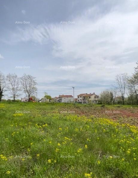 PRODAJA GRAĐEVINSKE PARCELE S PROJEKTOM – Barban (1.010 m²)