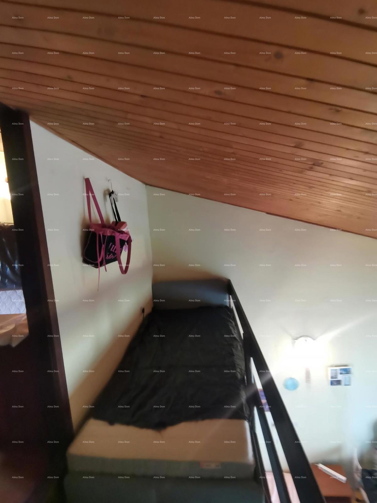 Na prodaj je dvoetažni stan, 38 m², Červar-Porat.