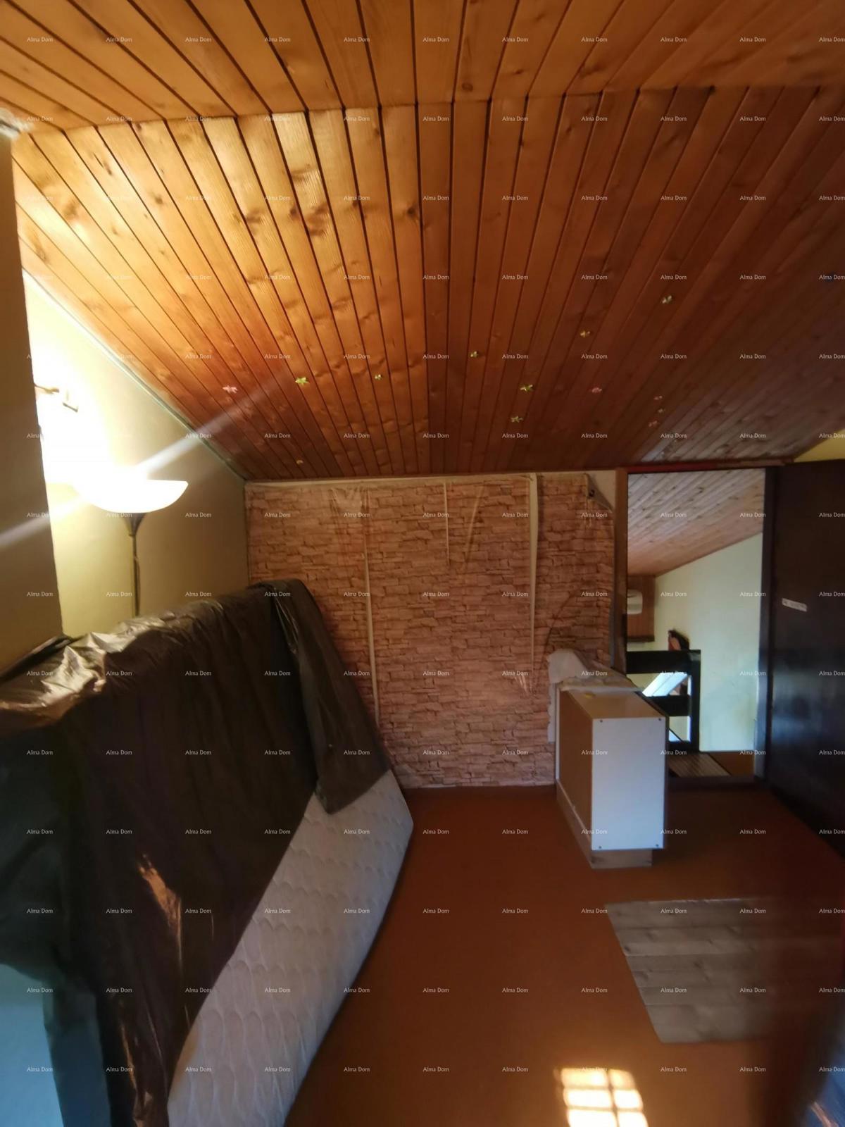 Na prodaj je dvoetažni stan, 38 m², Červar-Porat.