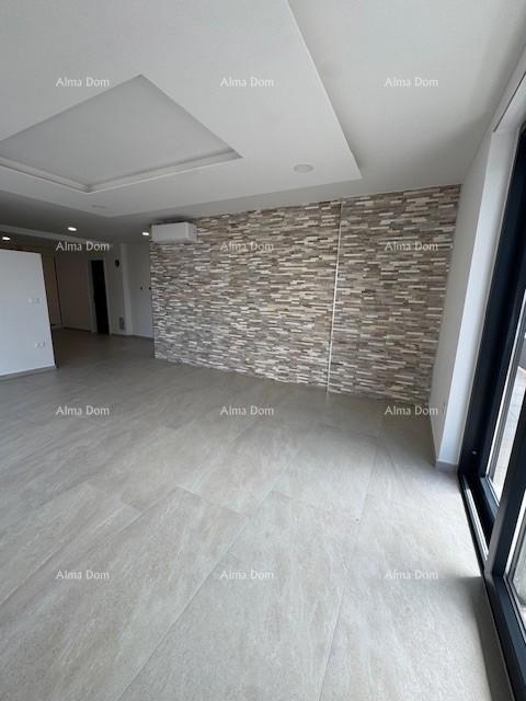 Namješten stan s 4 spalnice, vrtom in bazenom, 350 m od morja