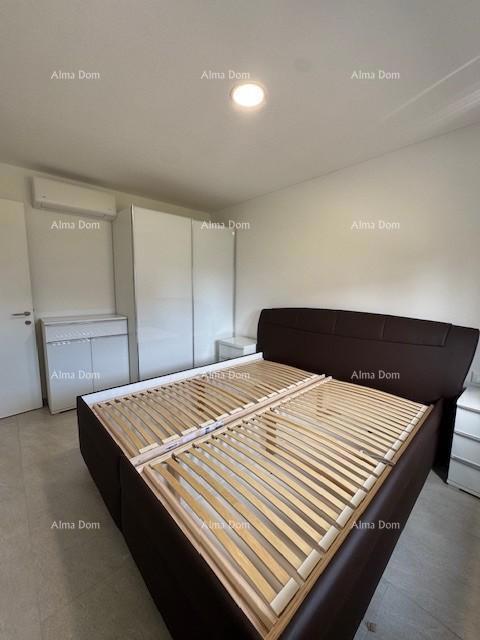 Namješten stan s 4 spalnice, vrtom in bazenom, 350 m od morja