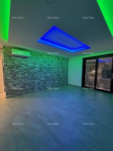 Namješten stan s 4 spalnice, vrtom in bazenom, 350 m od morja