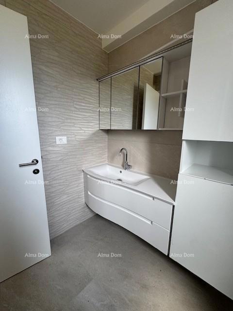 Namješten stan s 4 spalnice, vrtom in bazenom, 350 m od morja