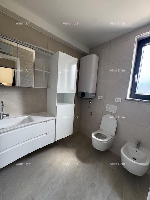 Namješten stan s 4 spalnice, vrtom in bazenom, 350 m od morja