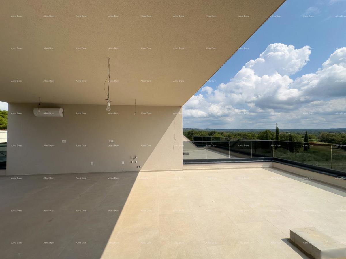 Prodajemo stan z veliko strešno teraso!