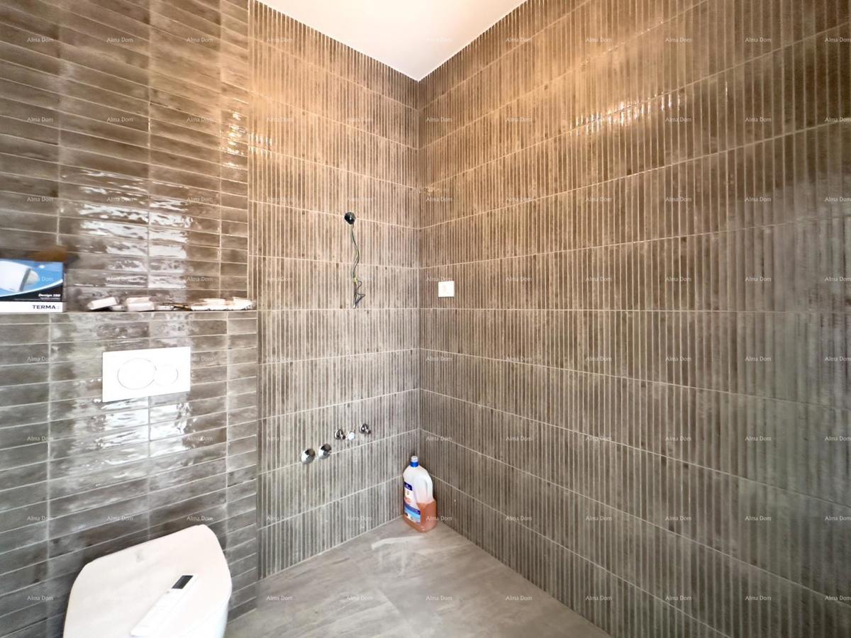 Prodajemo stan z veliko strešno teraso!