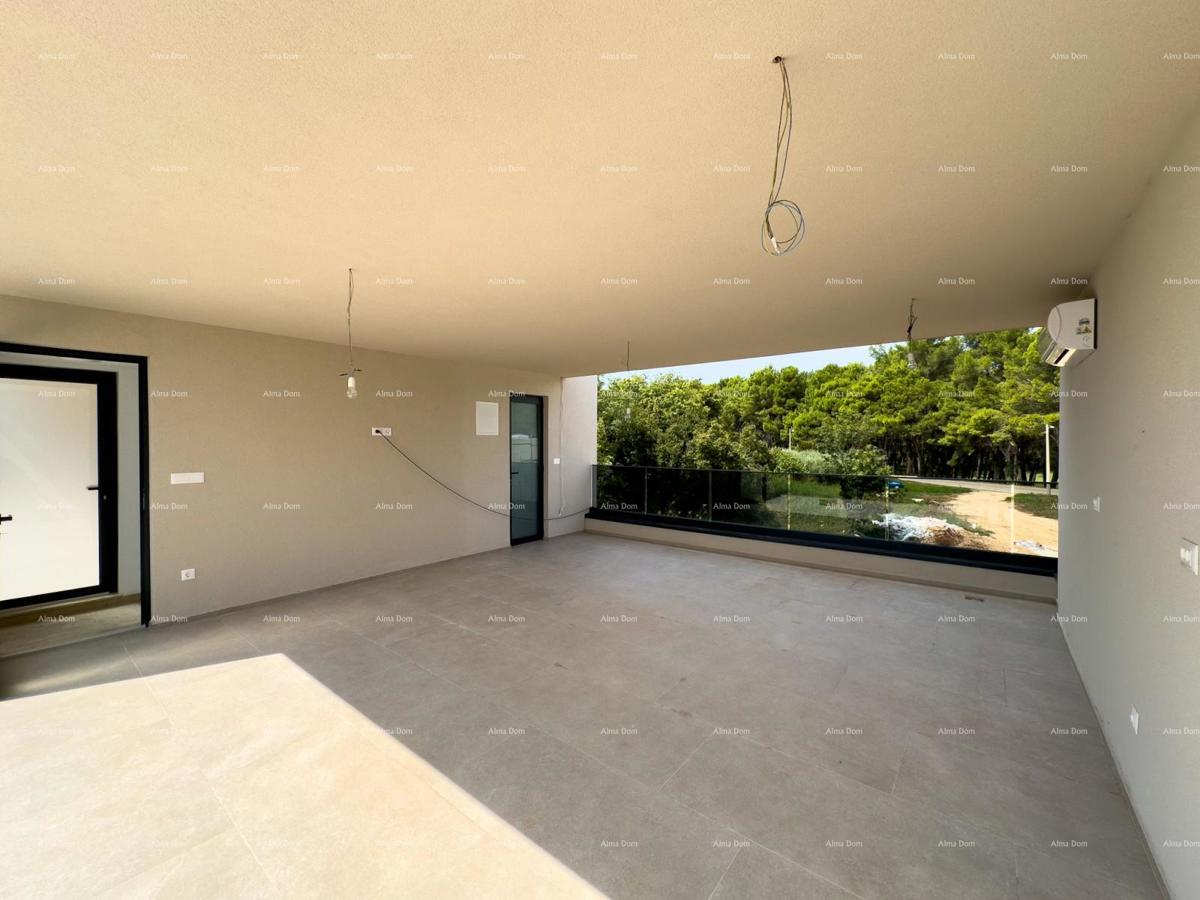 Prodajemo stan z veliko strešno teraso!